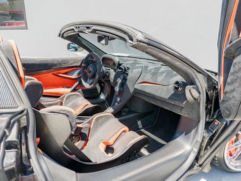 Used 2022 McLaren 765LT RWD image 19