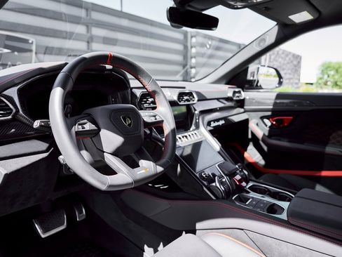 Used 2024 Lamborghini Urus Performante image 2