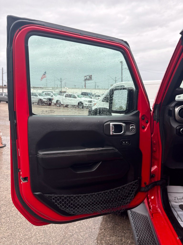 Used 2019 Jeep Wrangler Unlimited Sahara AWD/4WD image 11