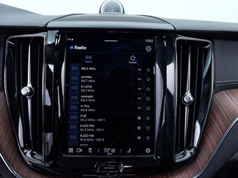 Used 2023 Volvo XC60 B6 Ultimate w/ Protection Package Premier image 25