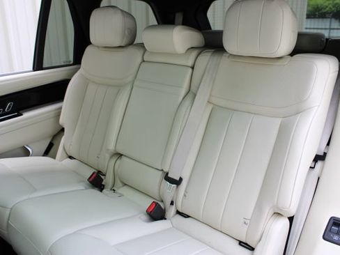 Used 2025 Land Rover Range Rover Long Wheelbase SE AWD/4WD image 12