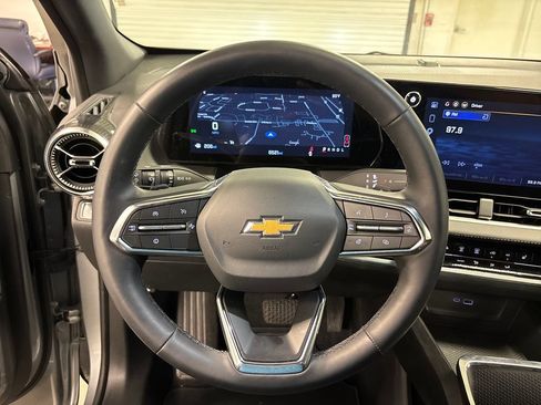 Used 2026 Chevrolet Equinox LT FWD image 30