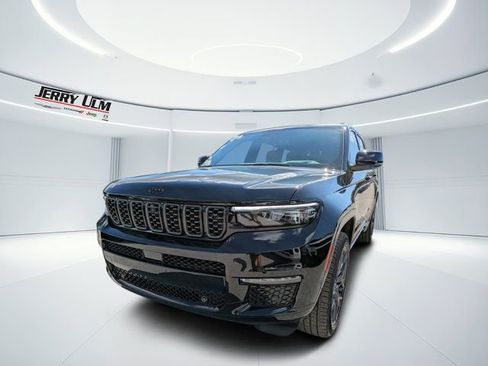 New 2025 Jeep Grand Cherokee L Summit w/ Advanced Protech Group IV image 6
