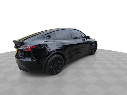 Used 2021 Tesla Model Y Long Range image 8