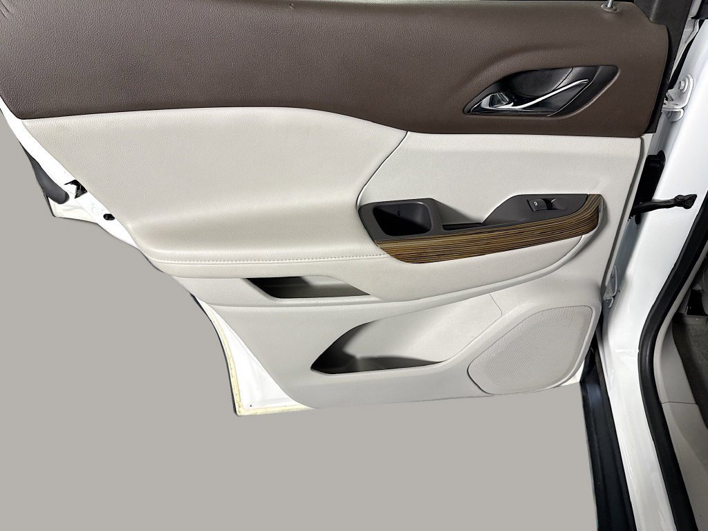 Used 2022 GMC Acadia SLE FWD image 25