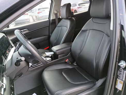 Used 2025 Kia Sportage EX image 17