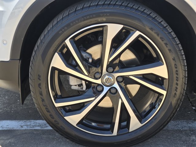Used 2021 Volvo XC40 T5 R-Design w/ Advanced Package AWD/4WD image 11