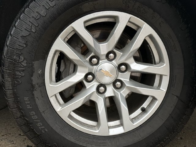 Used 2024 Chevrolet Suburban LT RWD image 10