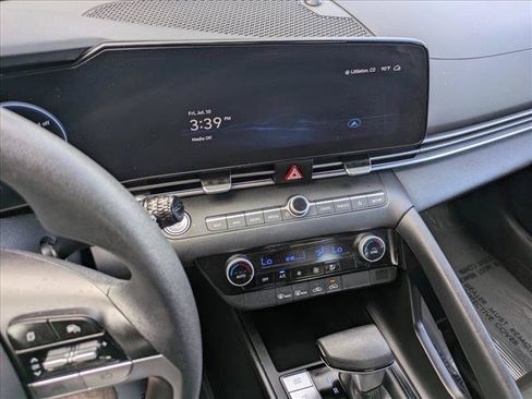 Used 2024 Hyundai Elantra Blue FWD image 12