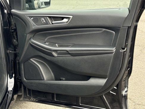 Used 2023 Ford Edge Titanium image 8