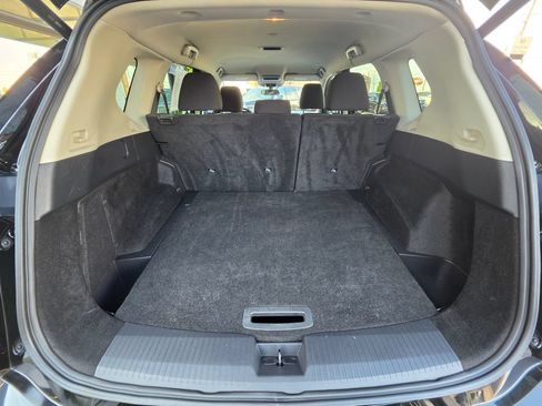 Used 2024 Nissan Rogue SV AWD/4WD image 9
