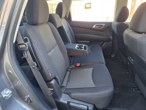 Used 2019 Nissan Pathfinder SV image 12