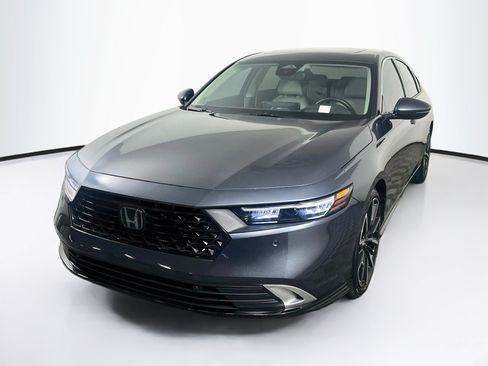 Used 2025 Honda Accord Touring image 3