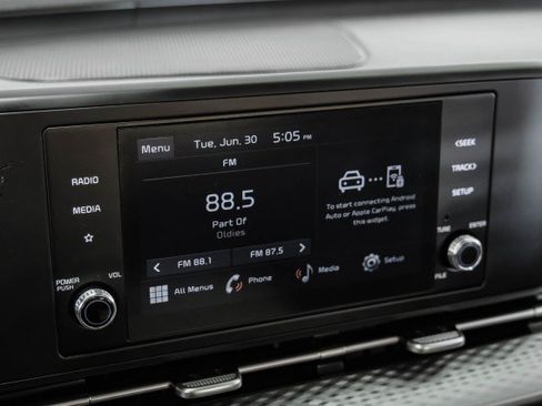 Used 2023 Kia Carnival LX FWD image 27