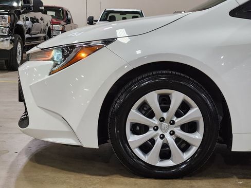 Used 2020 Toyota Corolla LE image 5