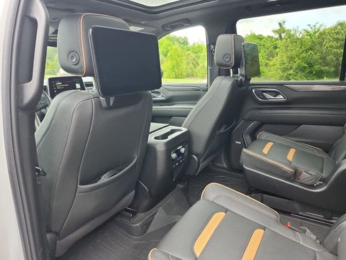 Used 2024 GMC Yukon XL AT4 w/ AT4 Premium Plus Package AWD/4WD image 13