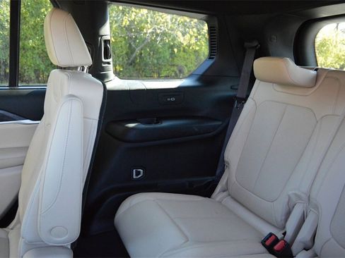 Certified 2023 Jeep Grand Cherokee L Limited w/ Luxury Tech Group II image 34