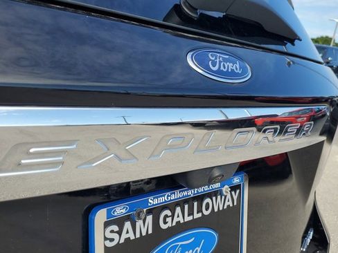 Certified 2023 Ford Explorer Limited w/ Equipment Group 301A image 11