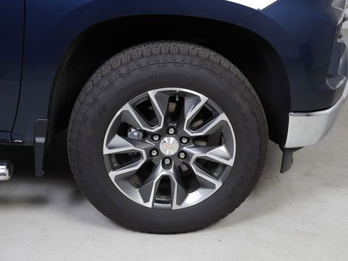 Used 2022 Chevrolet Silverado 1500 LT AWD/4WD image 5