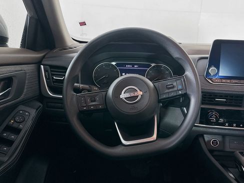 Used 2023 Nissan Rogue SV image 18