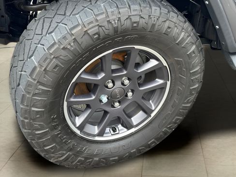 Used 2021 Jeep Gladiator Overland w/ LED Lighting Group AWD/4WD image 38