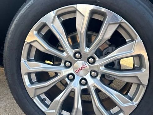 Used 2023 GMC Yukon Denali RWD image 10