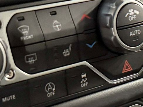 New 2025 Jeep Gladiator Mojave image 36