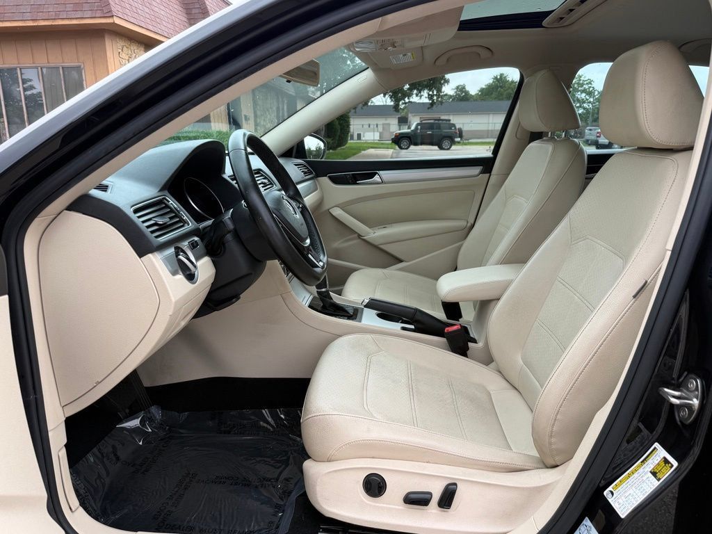 Used 2019 Volkswagen Passat 2.0T Wolfsburg w/ Wheels & Sunroof Package FWD image 10