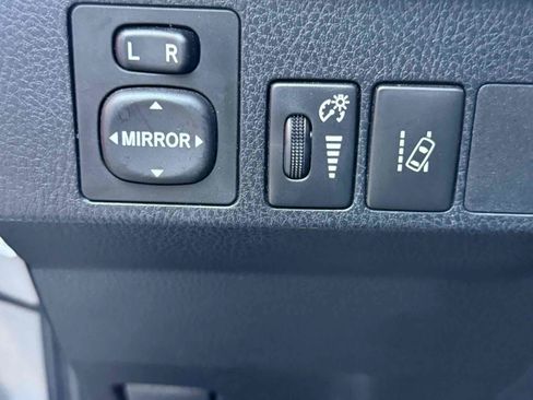 Used 2018 Toyota RAV4 SE w/ All Weather Liner Package FWD image 22