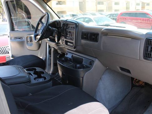 Used 2000 GMC Savana 1500 w/ Marketing Option Pkg 1SE RWD image 32