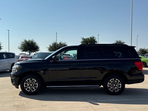 Used 2023 Ford Expedition XLT AWD/4WD image 4