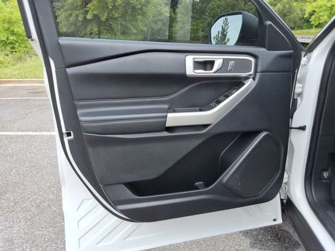 Used 2020 Ford Explorer XLT w/ Equipment Group 202A RWD image 21