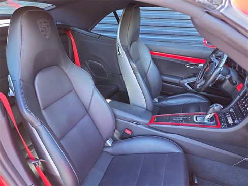 Used 2019 Porsche 911 Turbo image 18