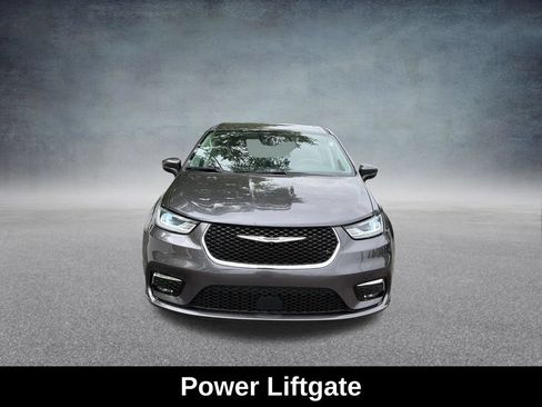 Used 2023 Chrysler Pacifica Touring-L FWD image 10