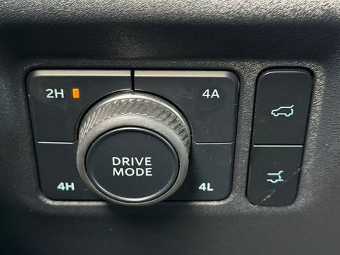 Certified 2025 Ford Expedition Active AWD/4WD image 33