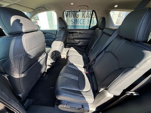 Used 2025 Honda Pilot EX-L image 8