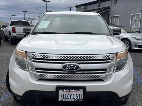 Used 2014 Ford Explorer XLT w/ Equipment Group 202A FWD image 2