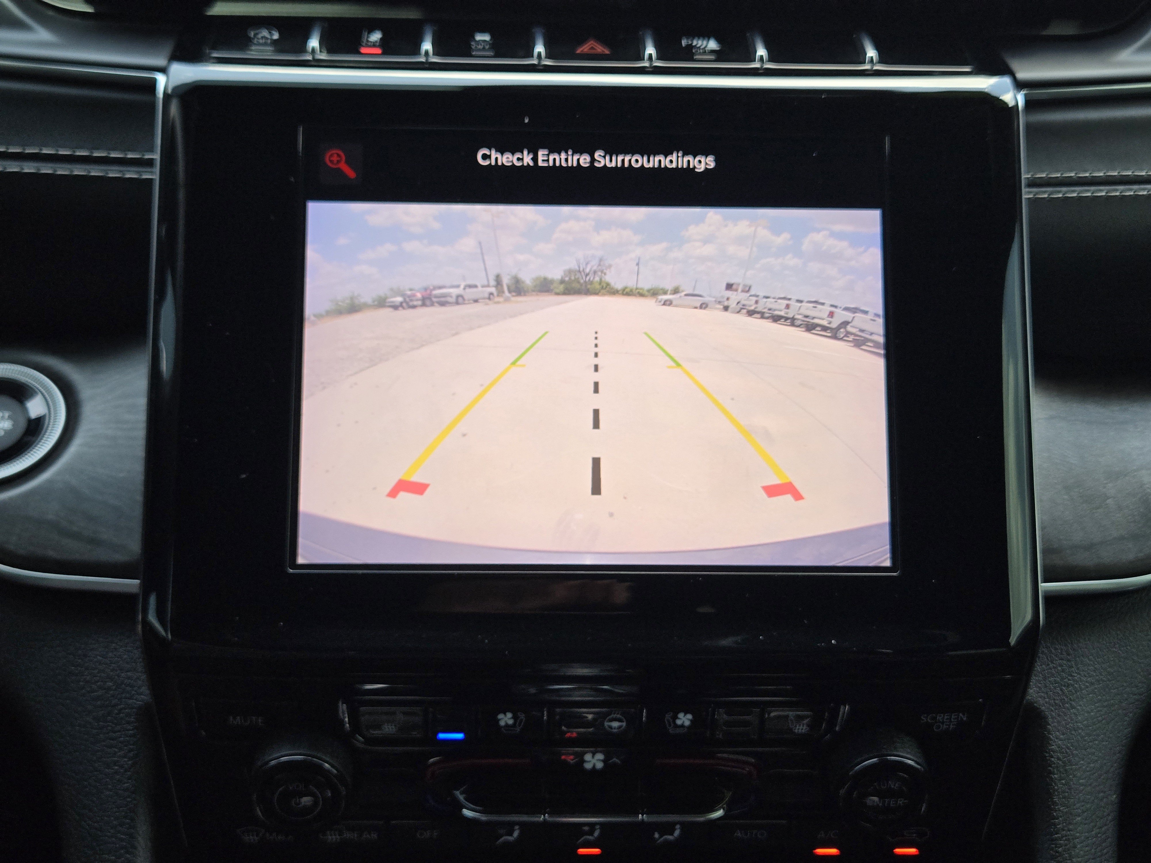 Used 2022 Jeep Grand Cherokee Overland w/ Luxury Tech Group IV AWD/4WD image 20