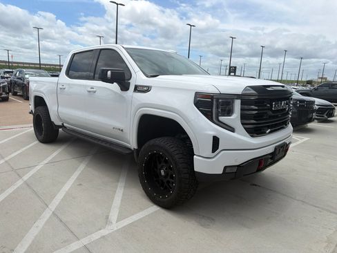 Used 2022 GMC Sierra 1500 AT4 w/ AT4 Premium Package AWD/4WD image 3