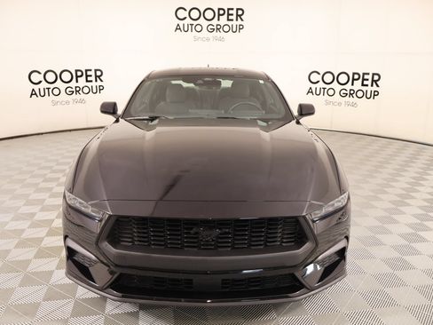 Used 2025 Ford Mustang Coupe RWD image 9