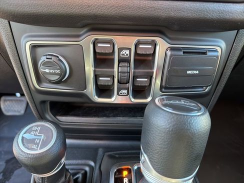 New 2026 Jeep Gladiator Sport AWD/4WD image 33