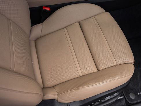 Certified 2024 Porsche Cayenne Coupe AWD/4WD image 40