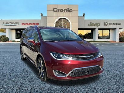 Used 2020 Chrysler Pacifica Limited w/ Tire & Wheel Group