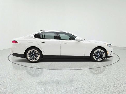 Used 2025 BMW i5 xDrive40 w/ Premium Package AWD/4WD image 4