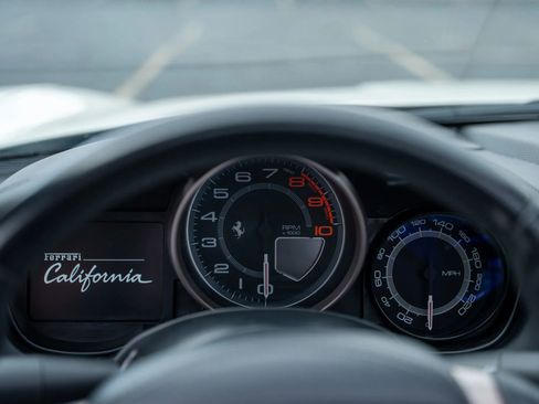 Used 2014 Ferrari California image 23
