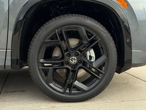 New 2026 Volkswagen Tiguan SE R-Line image 8