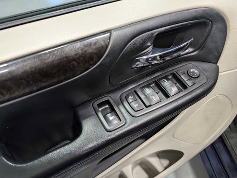 Used 2017 Dodge Grand Caravan SE w/ Power Window Group image 32