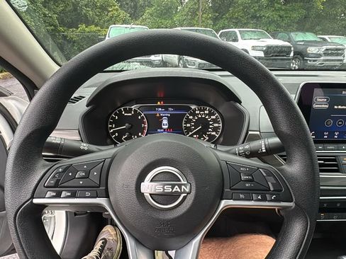 Used 2025 Nissan Altima 2.5 SV FWD image 16