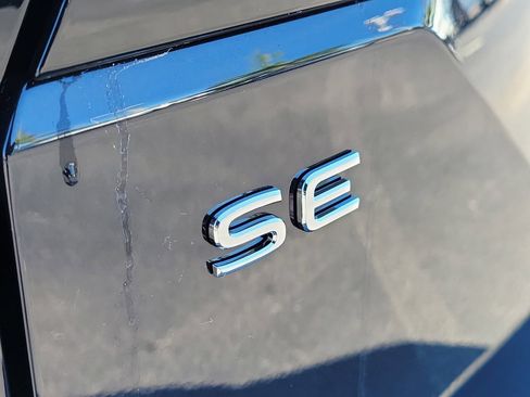 Certified 2025 Volkswagen Atlas Peak Edition SE AWD/4WD image 5
