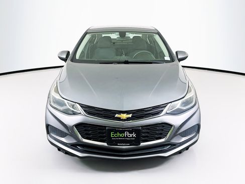 Used 2018 Chevrolet Cruze LT FWD image 2